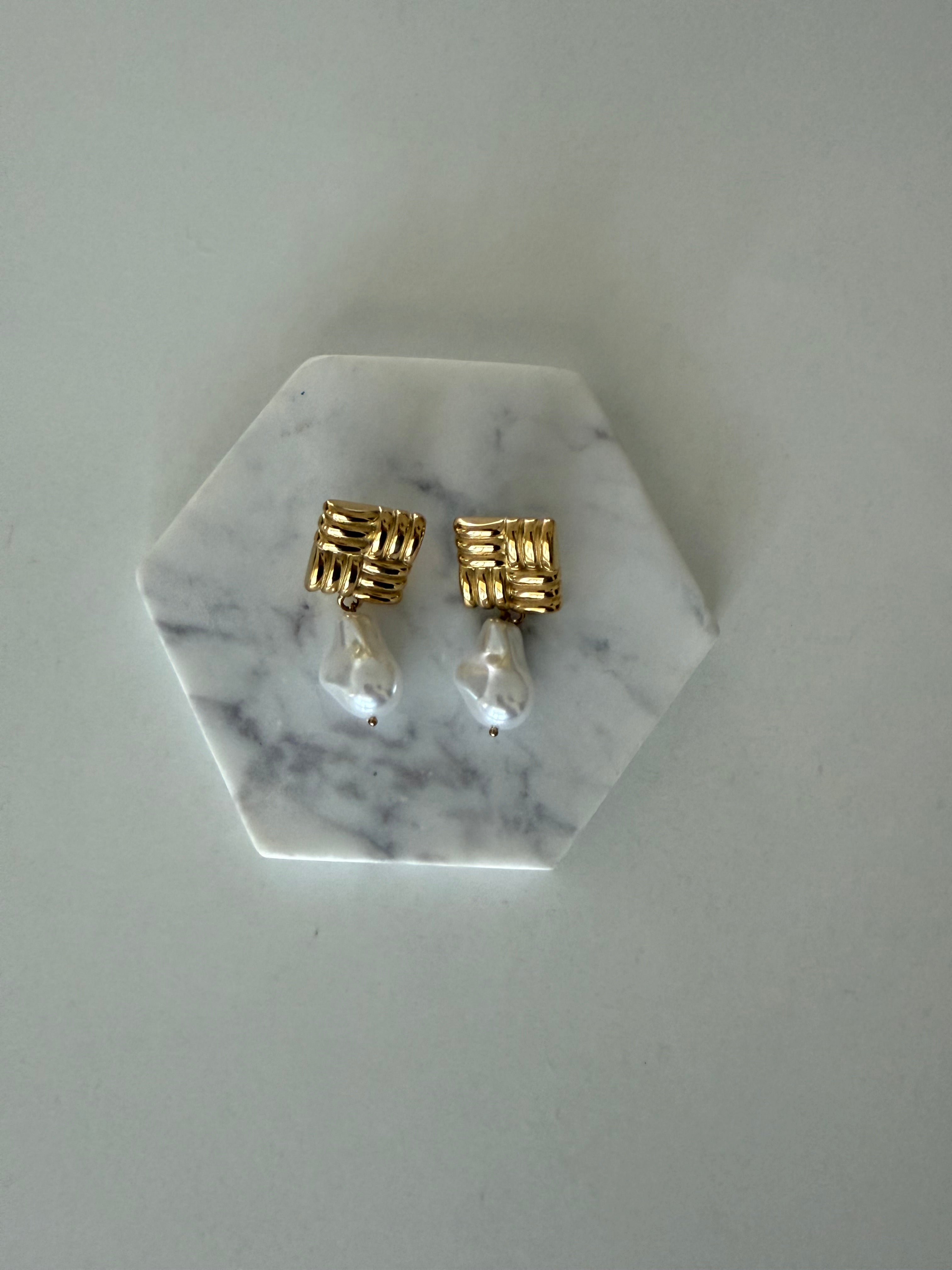 Coastal Pearl Earrings