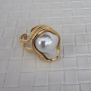 Chunky Pearl Ring