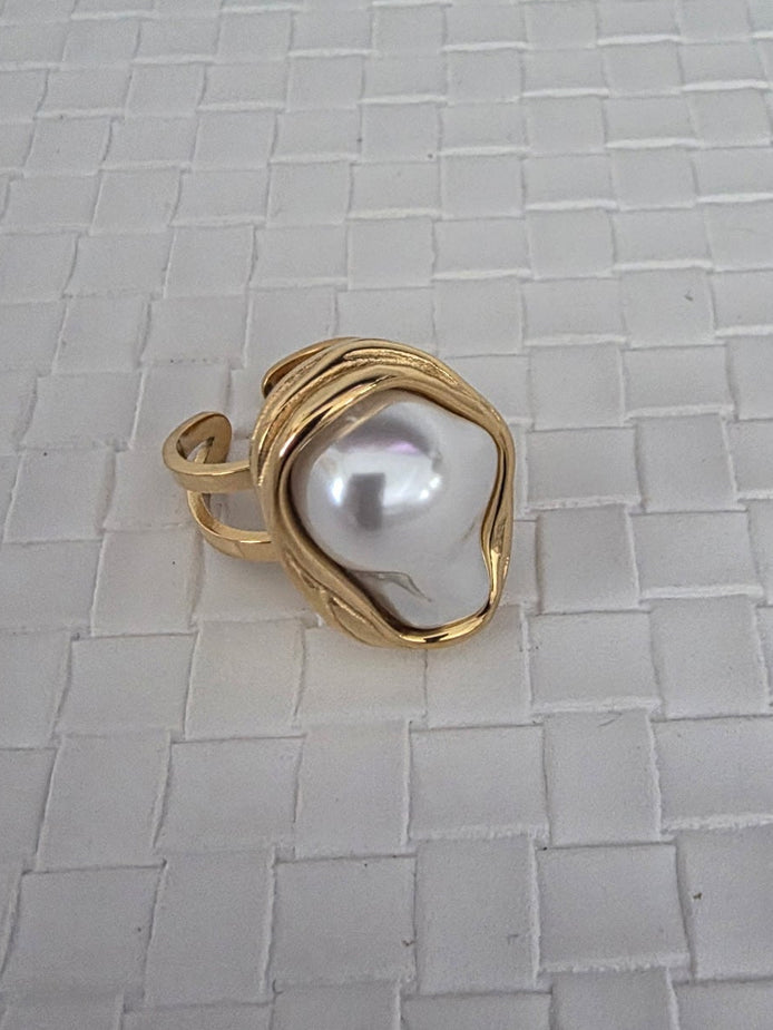 Chunky Pearl Ring