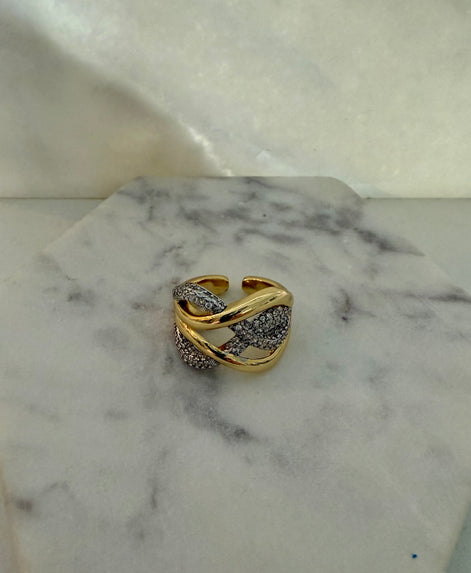 Twisted Infinity Ring