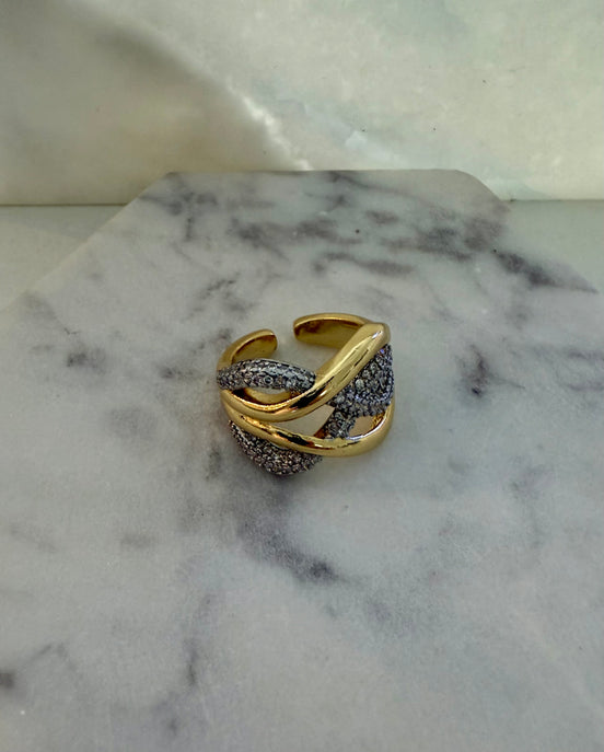 Twisted Infinity Ring