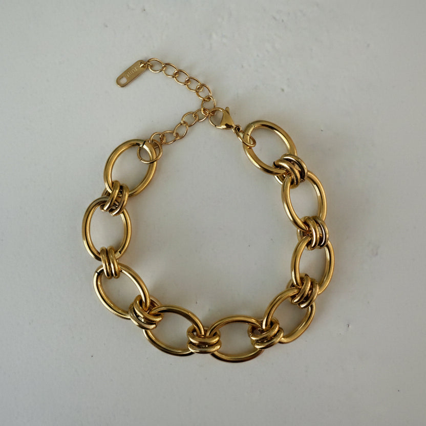 Gold oval chain link bracelet