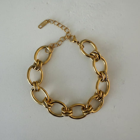 Gold oval chain link bracelet